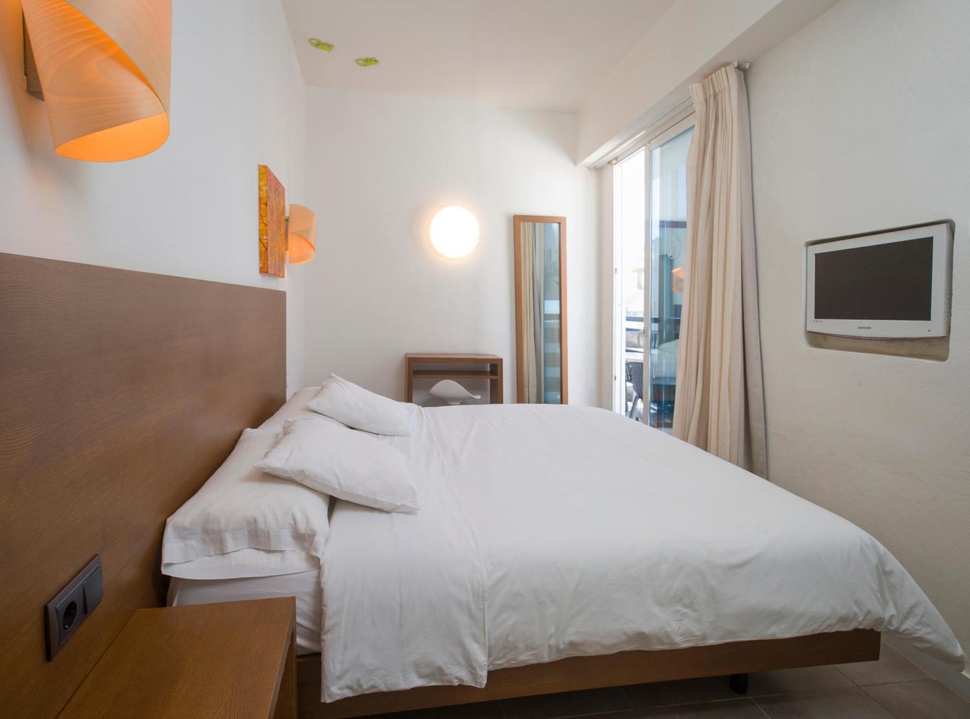 Es Mitjorn Hotel ซานอันโตนิโอ ภายนอก รูปภาพ