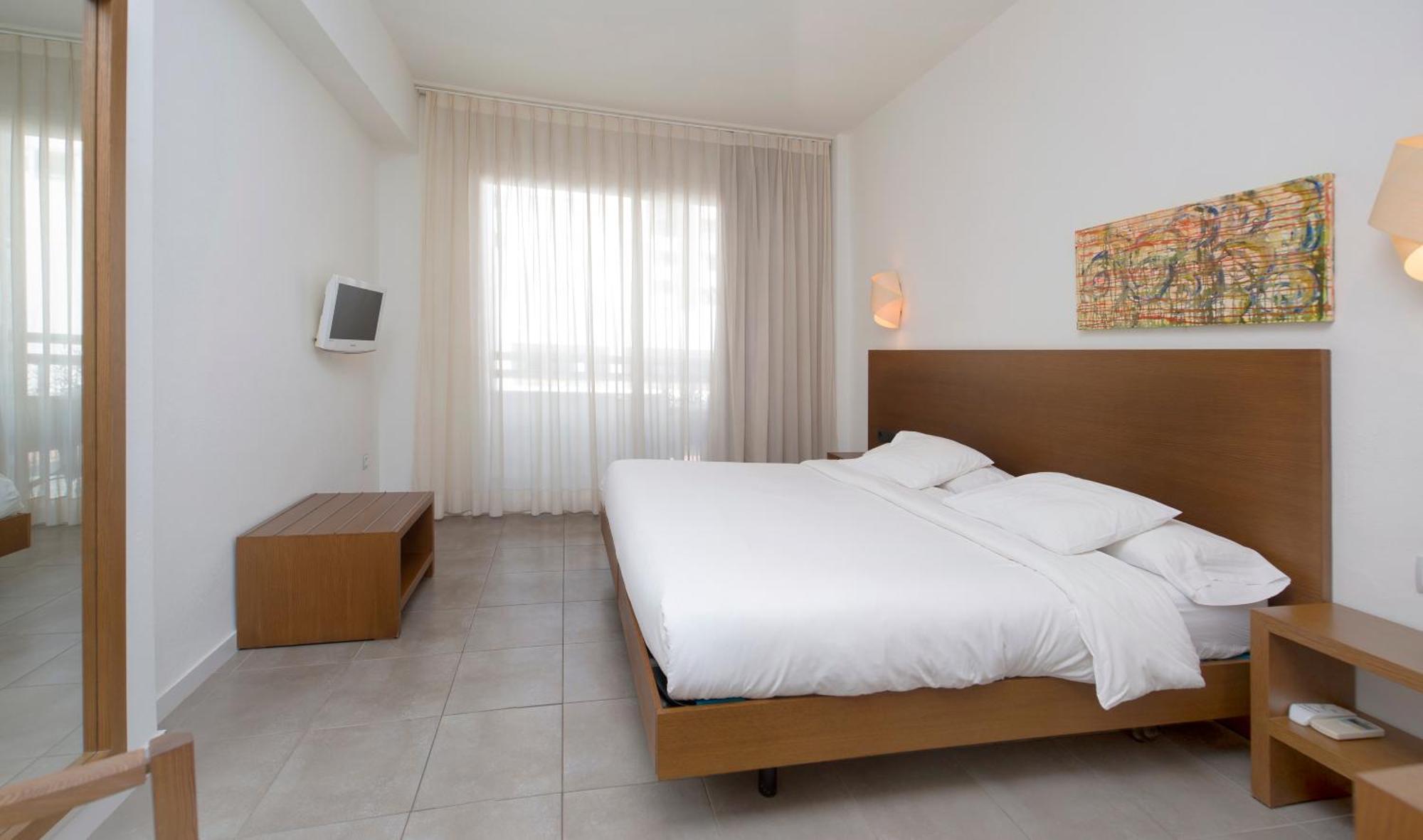 Es Mitjorn Hotel ซานอันโตนิโอ ภายนอก รูปภาพ