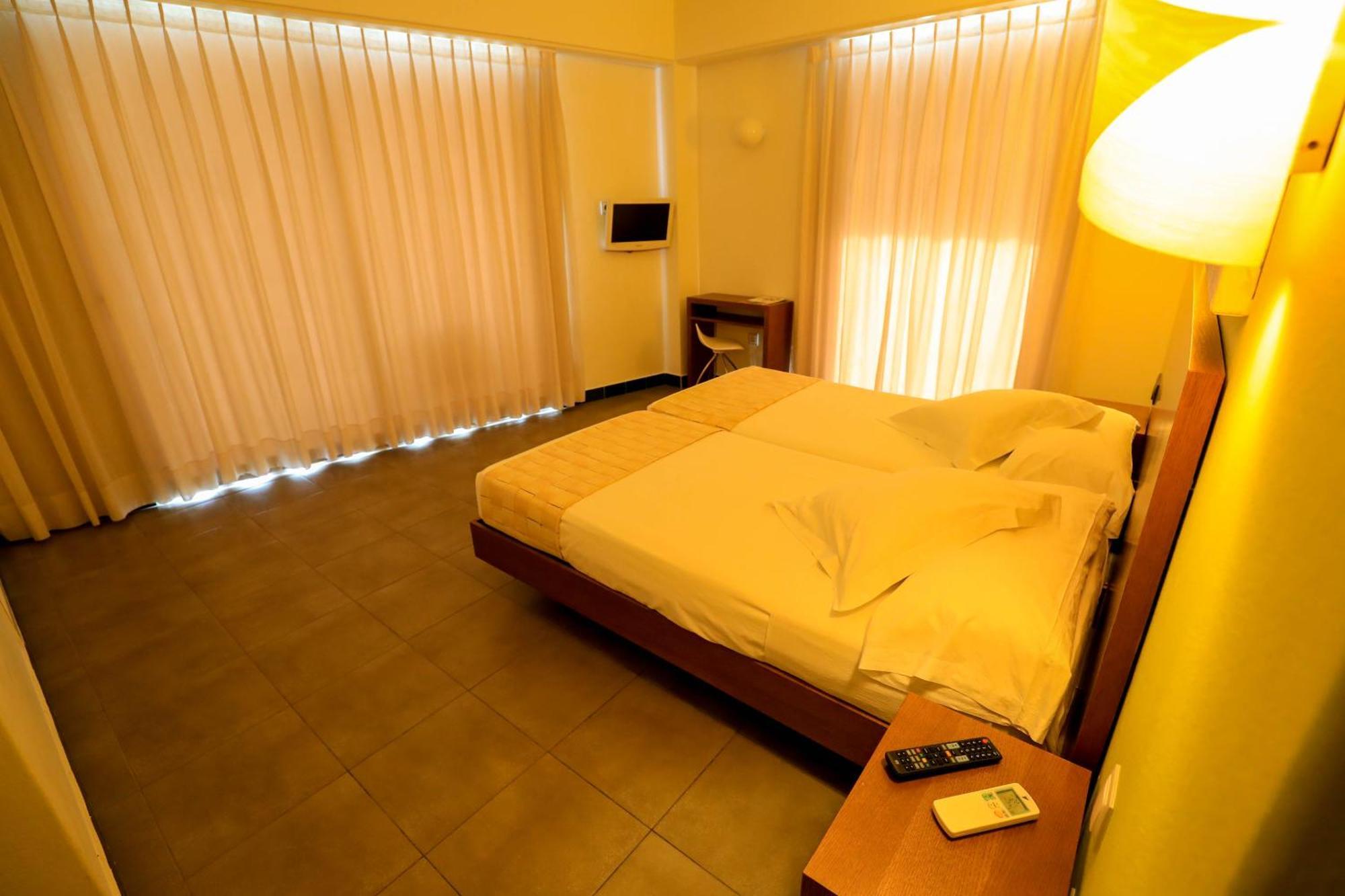 Es Mitjorn Hotel ซานอันโตนิโอ ภายนอก รูปภาพ