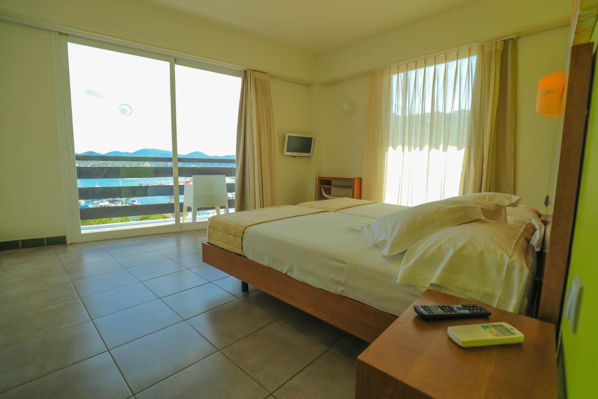Es Mitjorn Hotel ซานอันโตนิโอ ภายนอก รูปภาพ