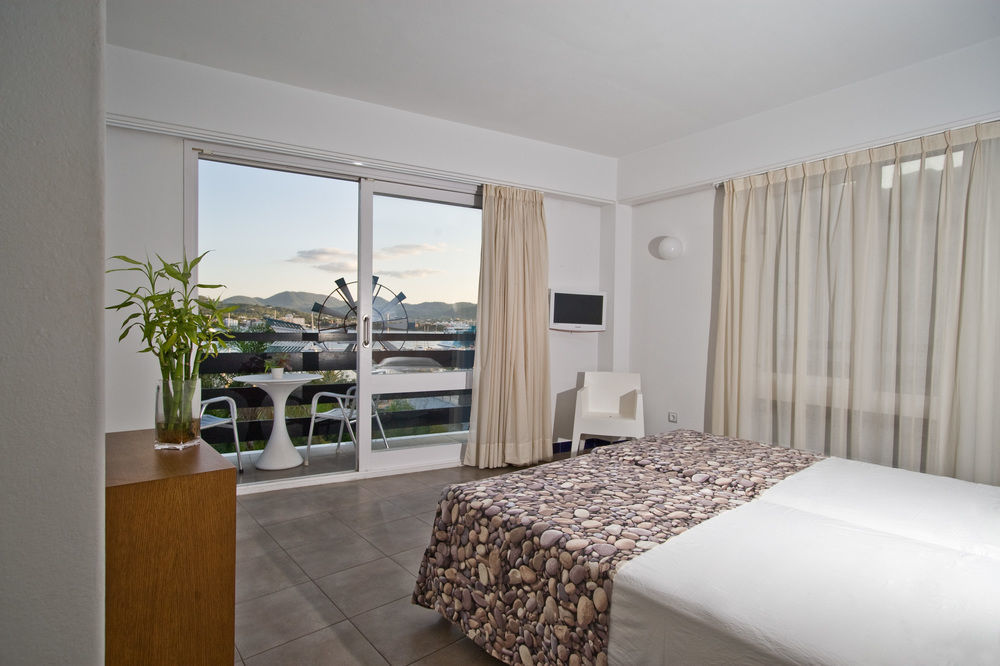 Es Mitjorn Hotel ซานอันโตนิโอ ภายนอก รูปภาพ