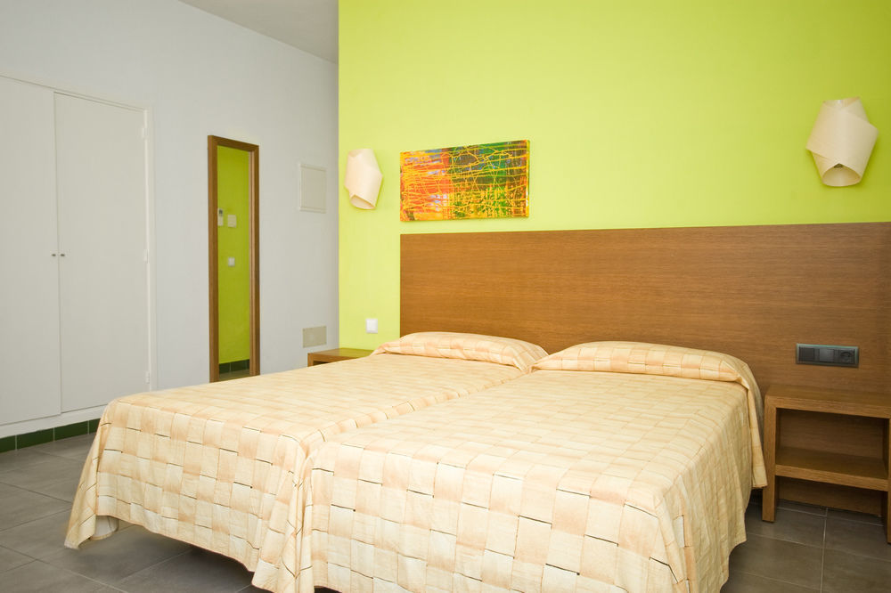 Es Mitjorn Hotel ซานอันโตนิโอ ภายนอก รูปภาพ