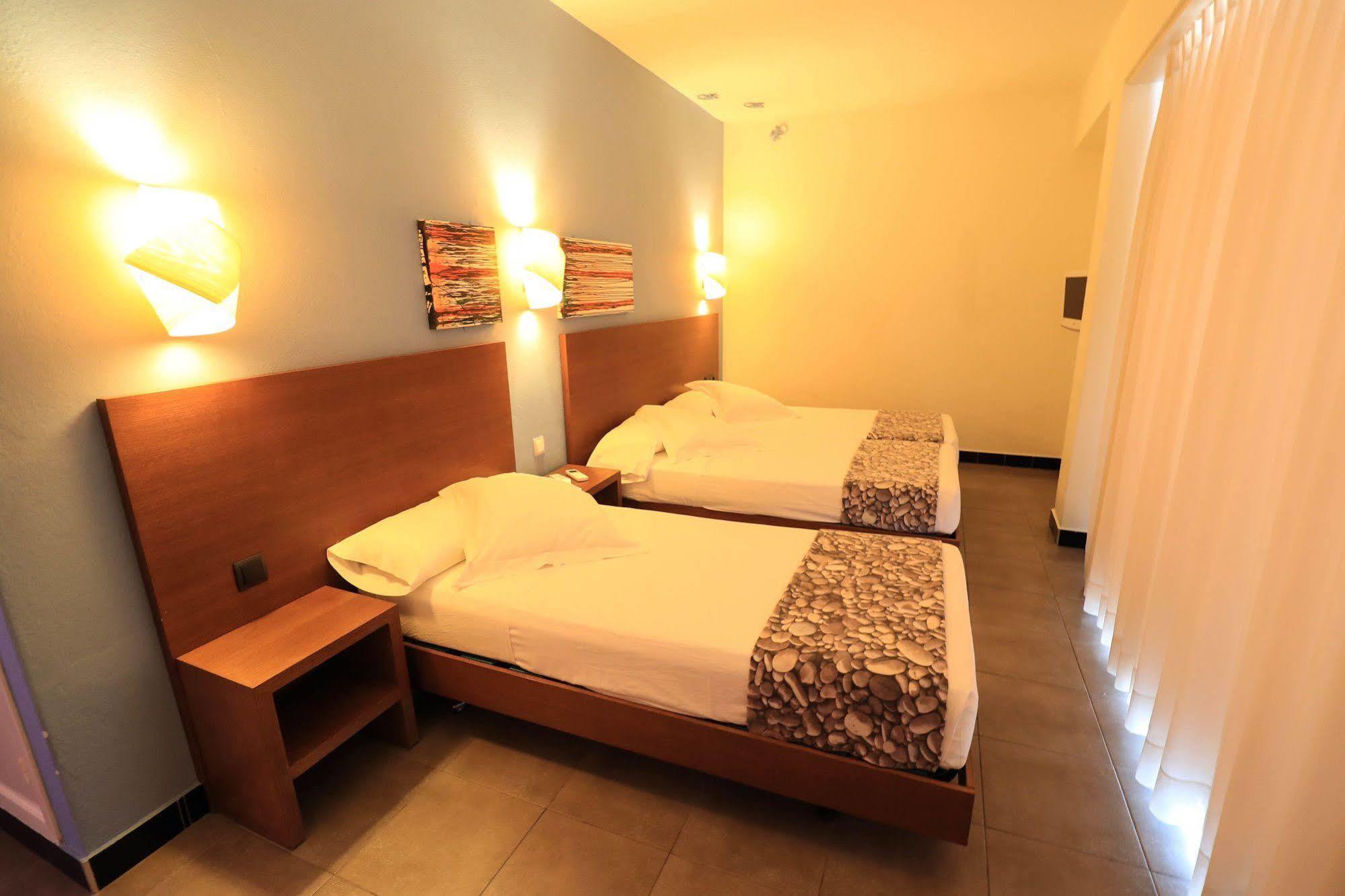 Es Mitjorn Hotel ซานอันโตนิโอ ภายนอก รูปภาพ