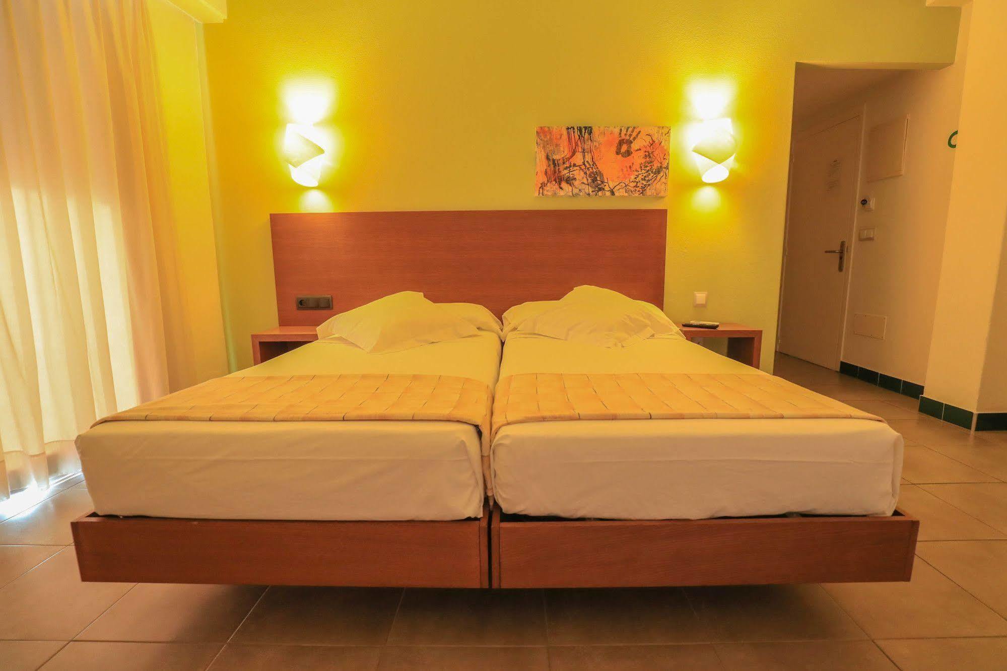 Es Mitjorn Hotel ซานอันโตนิโอ ภายนอก รูปภาพ